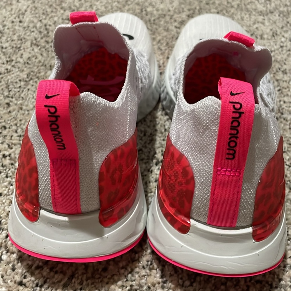 Nike Women's Phantom White and Hot Pink Athletic Shoes - Picture 3 of 7